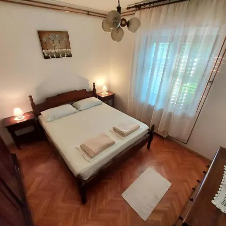 Big Pool In Apartman Pula