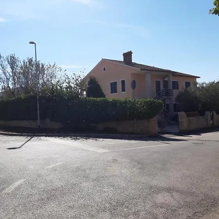 Big Pool In Apartman