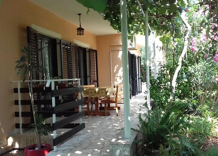 Big Pool Apartment Pula Pula