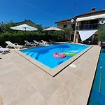 Big Pool Apartment Pula * Póla