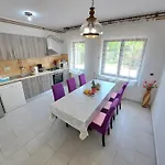 Big Pool Apartment Pula Apartman