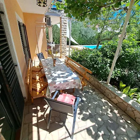 Big Pool In Apartment Pula