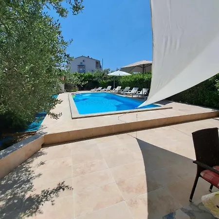 Big Pool In Apartment *