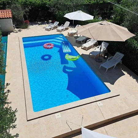 Big Pool In Apartment *