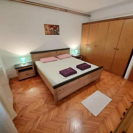 Big Pool In Apartment *