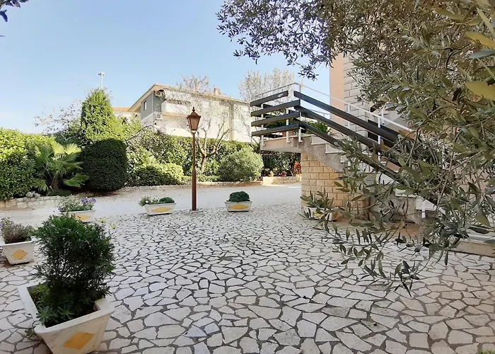 Big Pool In Apartman