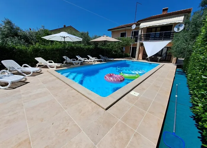 Big Pool Apartment Pula * Pula