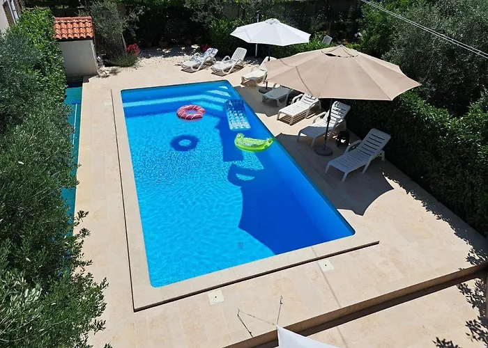 Big Pool In Apartman *