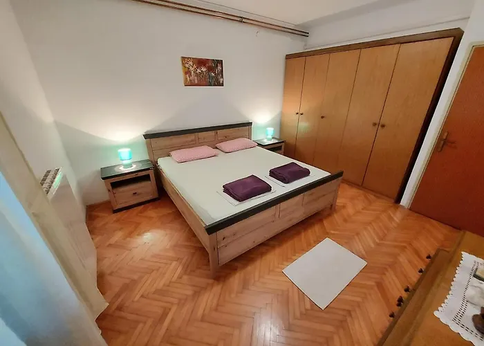 Big Pool In Apartman *