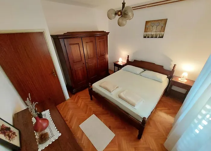 Big Pool Apartment Pula *