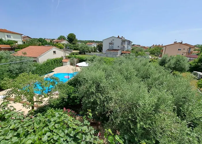 Big Pool Apartment Pula Pula