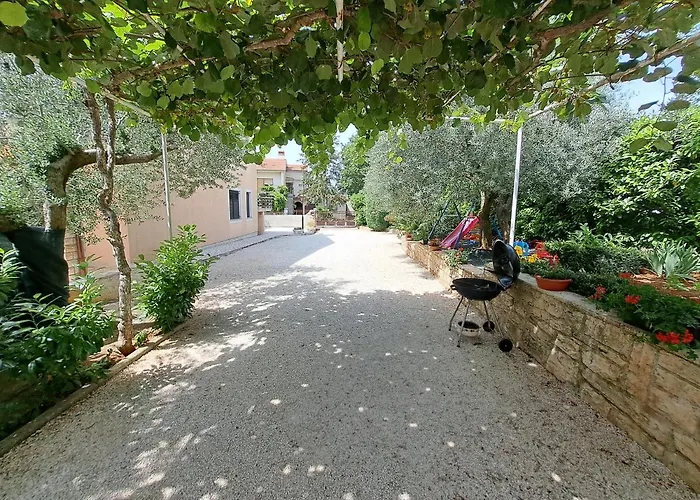 Big Pool Apartment Pula Pula