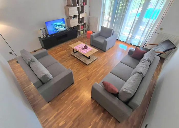 Big Pool Apartment Pula *