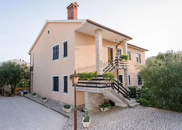 Big Pool Apartment Pula * Pula