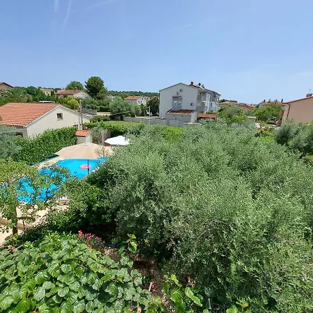 Big Pool Apartment Pula Pula