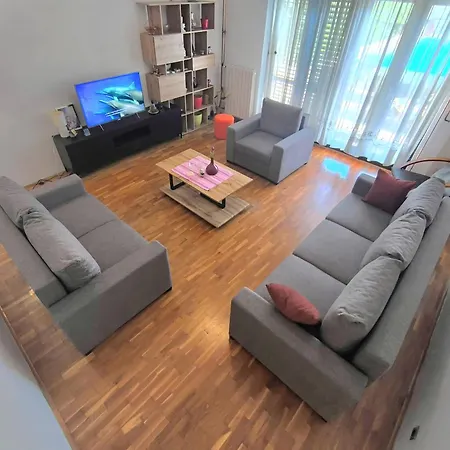 Big Pool Apartment Pula *